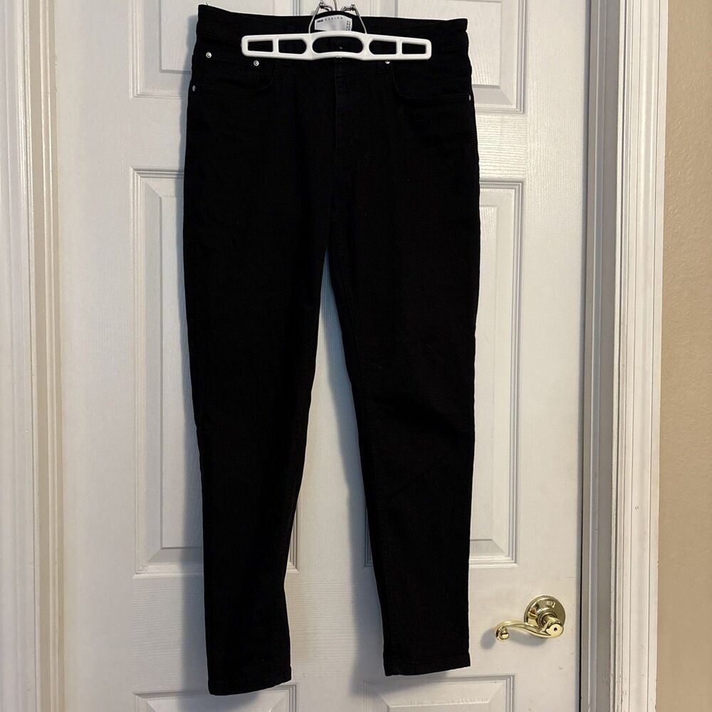 ASOS Design Men’s Straight Legged Tapered Stretch Black Jeans EUC Size,  32 X 30